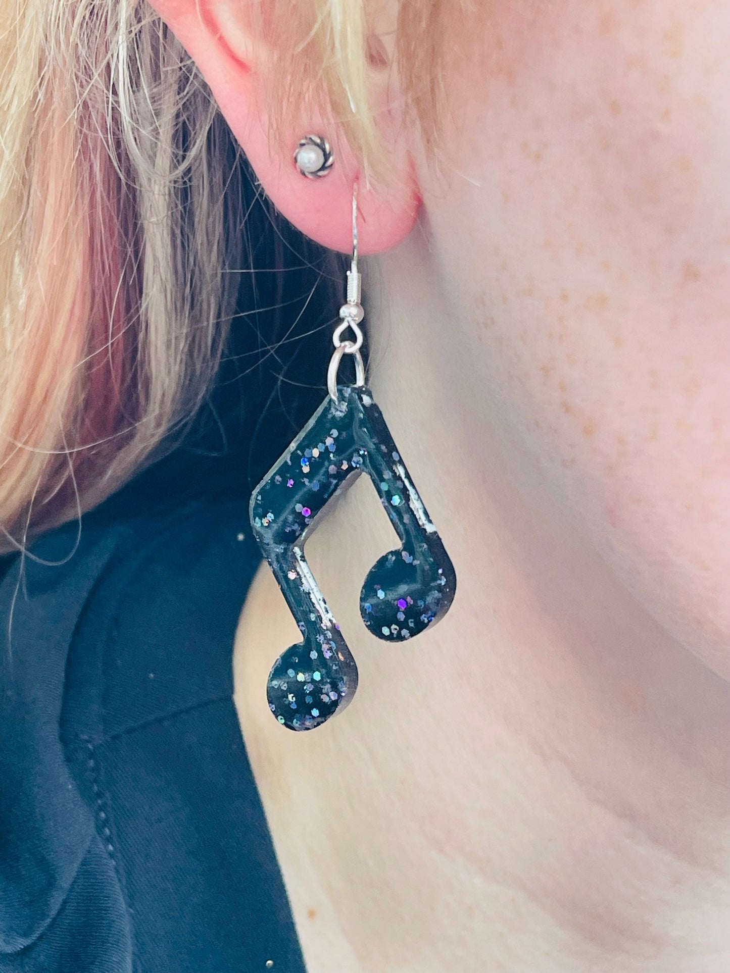 Music notes/Treble Clef resin earrings - handcrafted - custom colors available - handmade jewelry