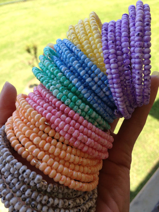 Beaded memory wire bracelet with marbled seed beads