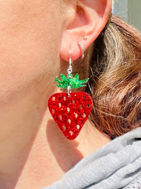 Sparkly Strawberry glitter resin earrings in red or pink - handcrafted - handmade jewelry