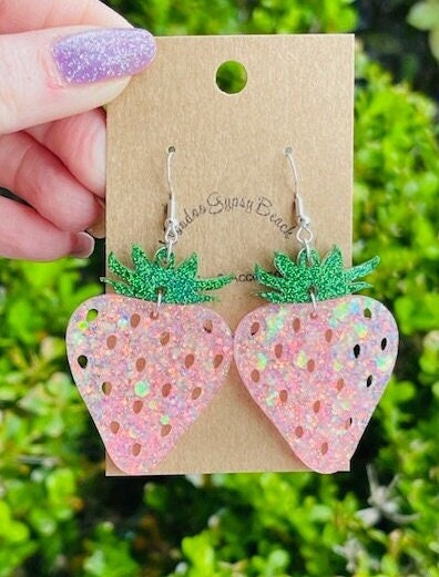 Sparkly Strawberry glitter resin earrings in red or pink - handcrafted - handmade jewelry