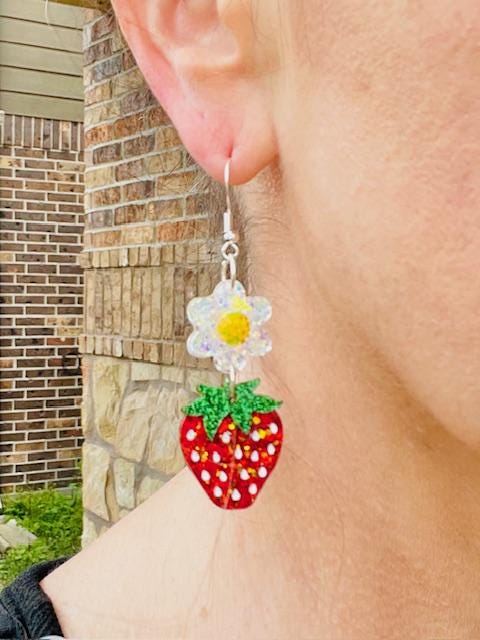 Sparkly Strawberry glitter resin earrings in red or pink with strawberry blossom - handcrafted - handmade jewelry