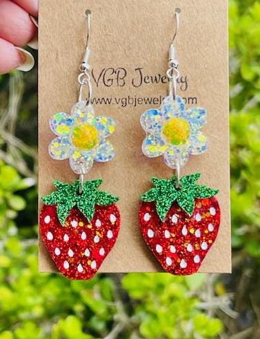 Sparkly Strawberry glitter resin earrings in red or pink with strawberry blossom - handcrafted - handmade jewelry