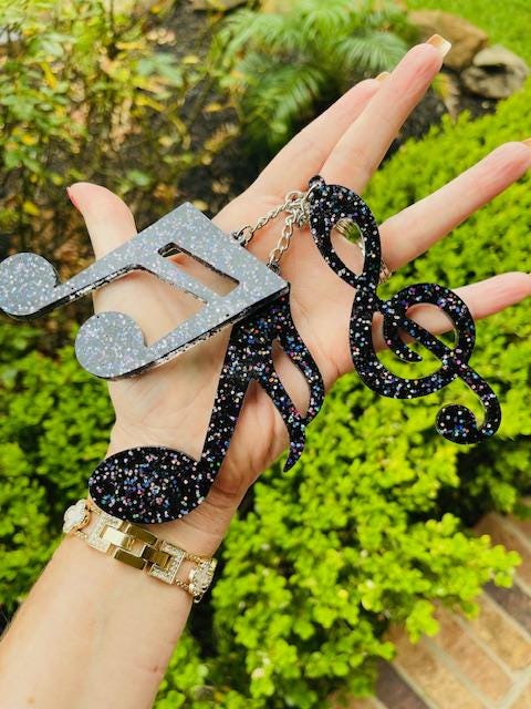 Music note/Treble Clef glitter resin keychain - handcrafted - custom colors available