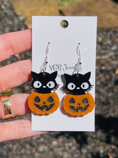 Black Cat Jack O Lantern Earrings – Glitter or Mica Resin Halloween Jewelry – Spooky Cute Pumpkin Dangle Earrings – Handmade
