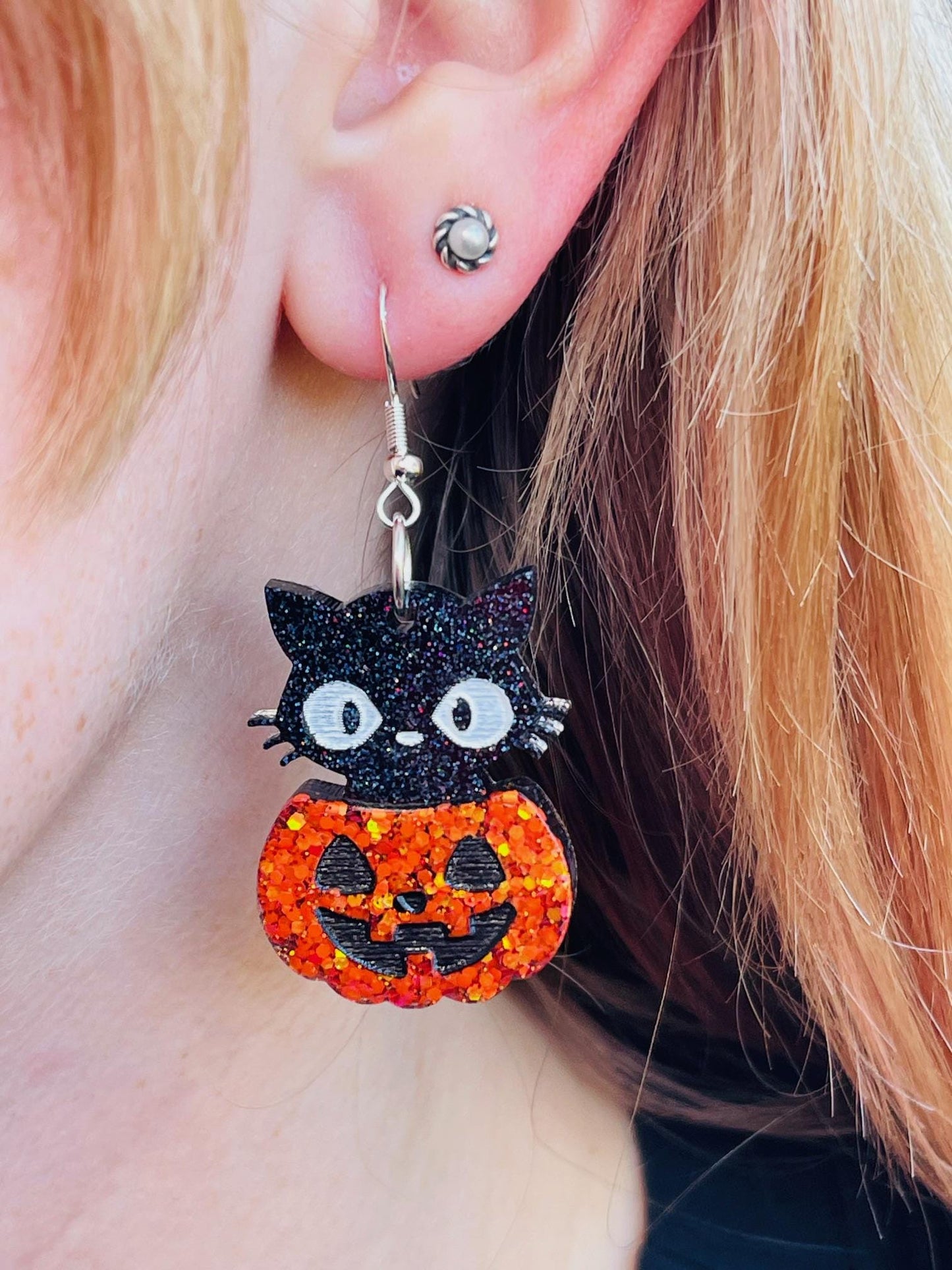 Black Cat Jack O Lantern Earrings – Glitter or Mica Resin Halloween Jewelry – Spooky Cute Pumpkin Dangle Earrings – Handmade