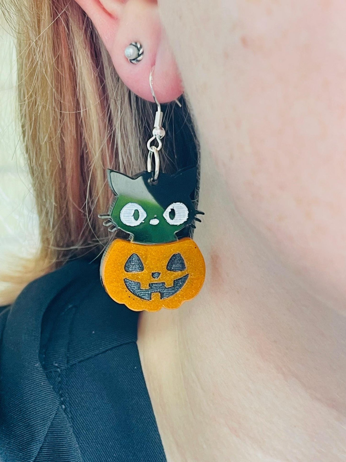 Black Cat Jack O Lantern Earrings – Glitter or Mica Resin Halloween Jewelry – Spooky Cute Pumpkin Dangle Earrings – Handmade