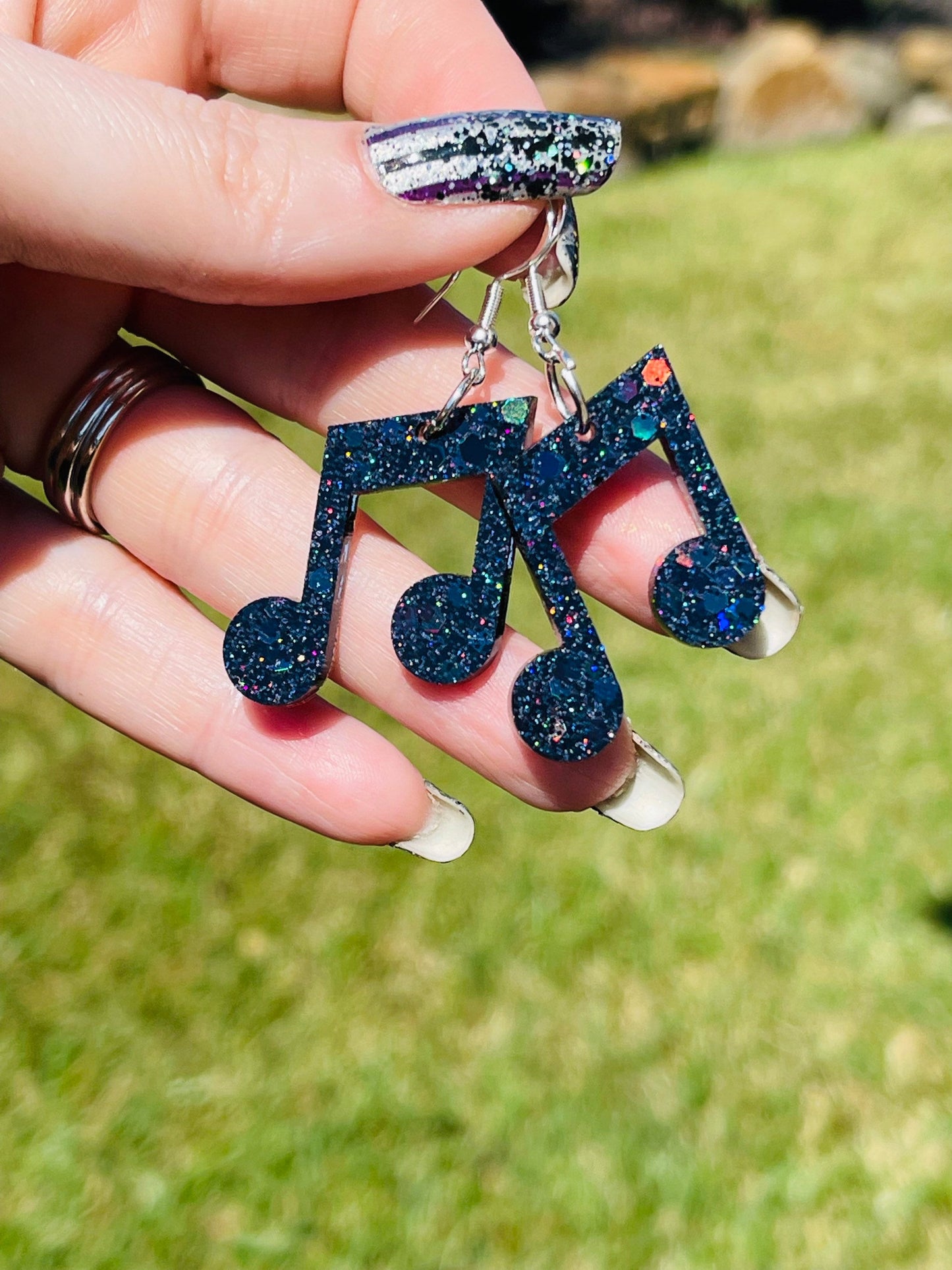 Music notes glitter resin earrings