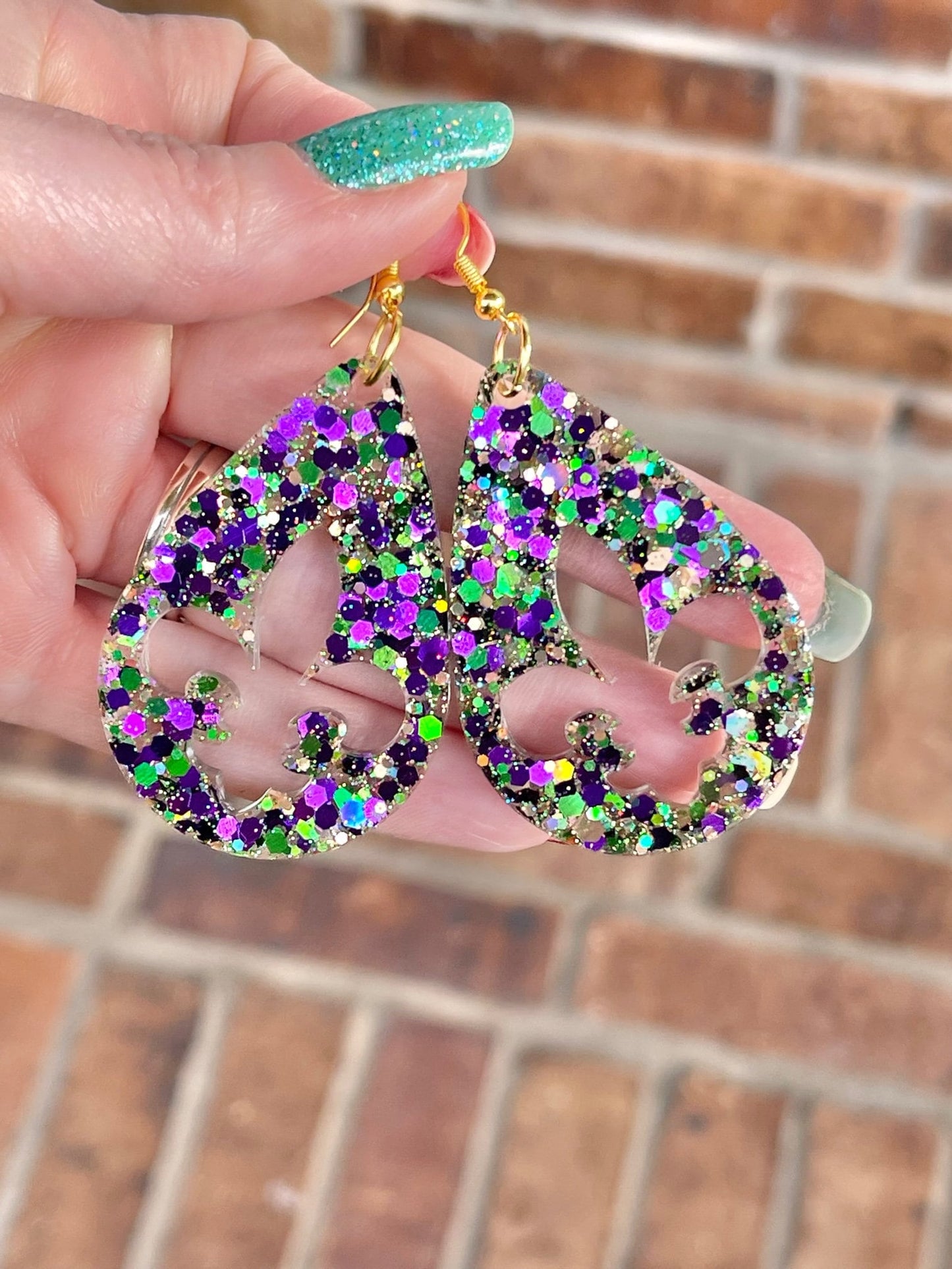 Teardrop with fleur de lis cutout - Mardi Gras resin earrings - Fat Tuesday - handcrafted