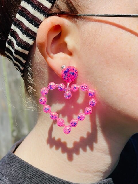 Open bead-look Heart glitter resin earrings