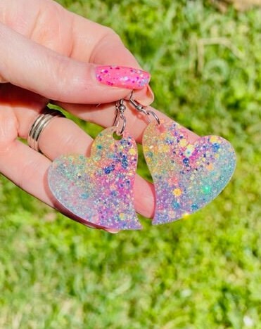 Heart glitter resin earrings