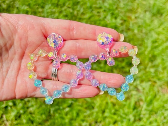 Open bead-look Heart glitter resin earrings