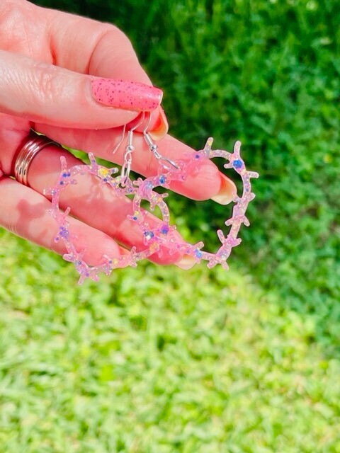 Open Barbed wire Heart glitter resin earrings