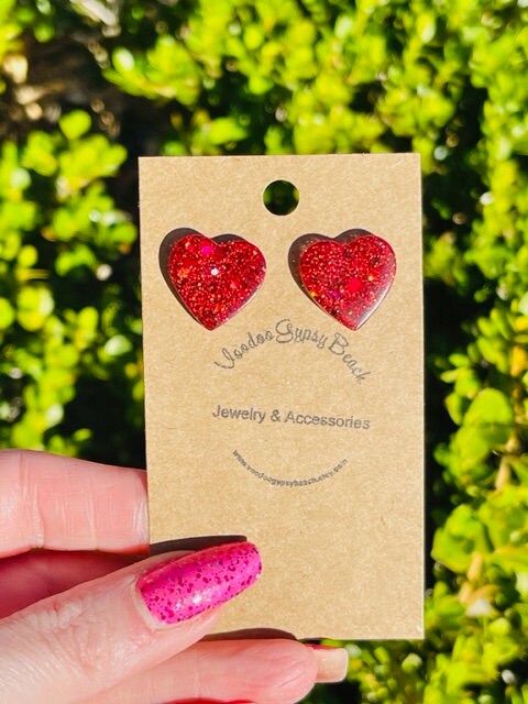 Heart stud glitter resin earrings