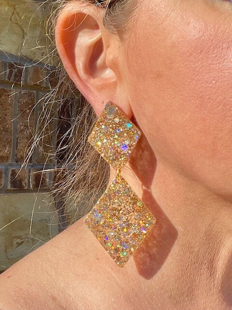 Large diamond-shaped statement glitter resin earrings