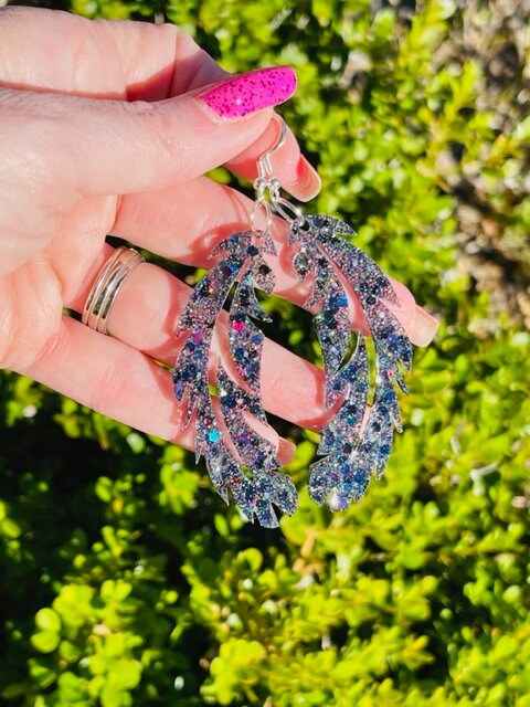 Feather glitter resin earrings