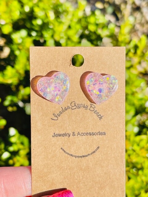 Heart stud glitter resin earrings