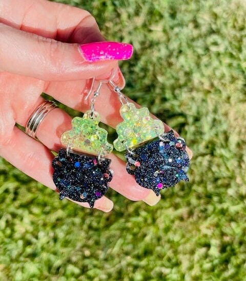 Witch's Cauldron earrings - Halloween resin earrings - handmade jewelry