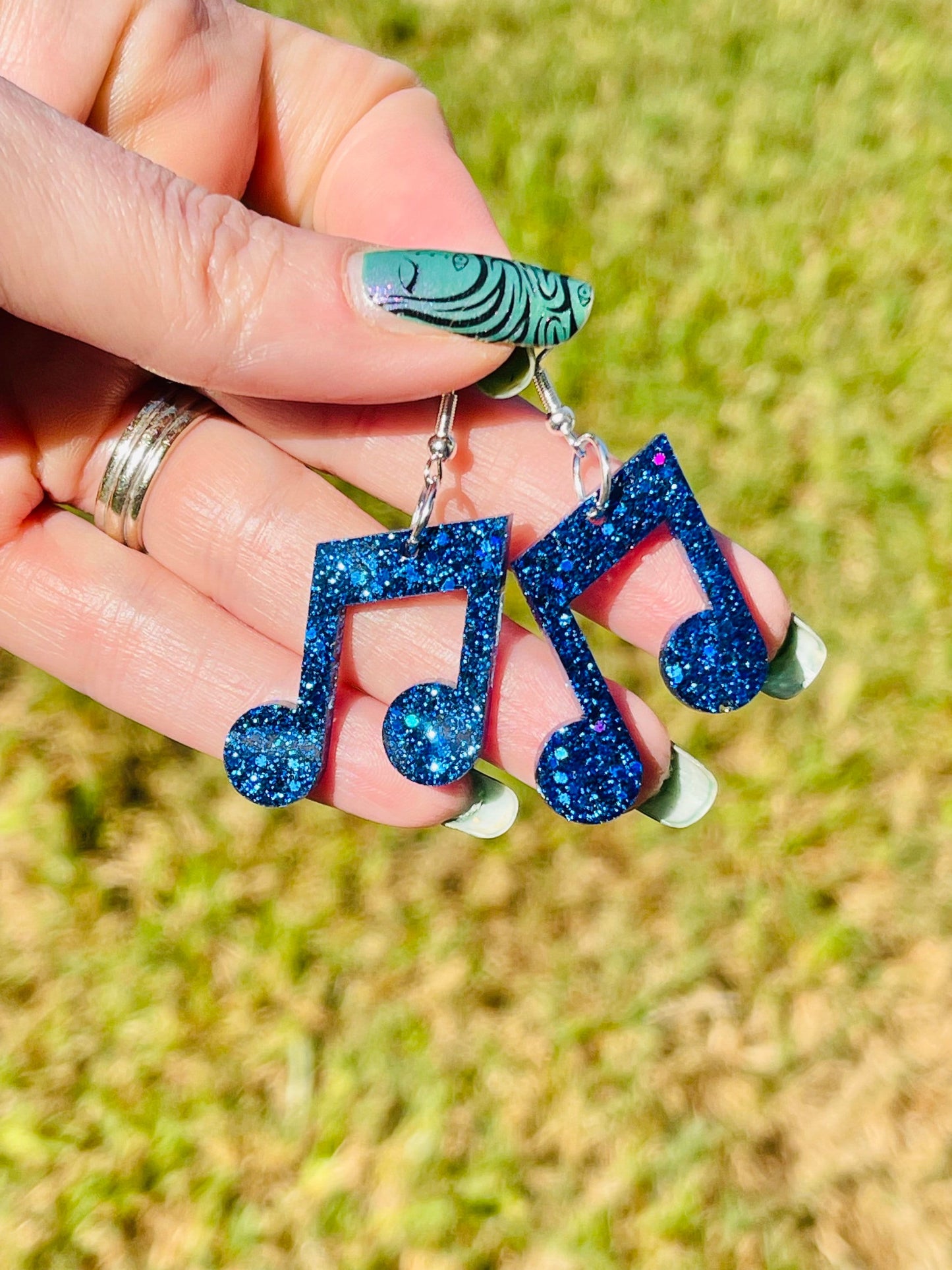 Music notes glitter resin earrings