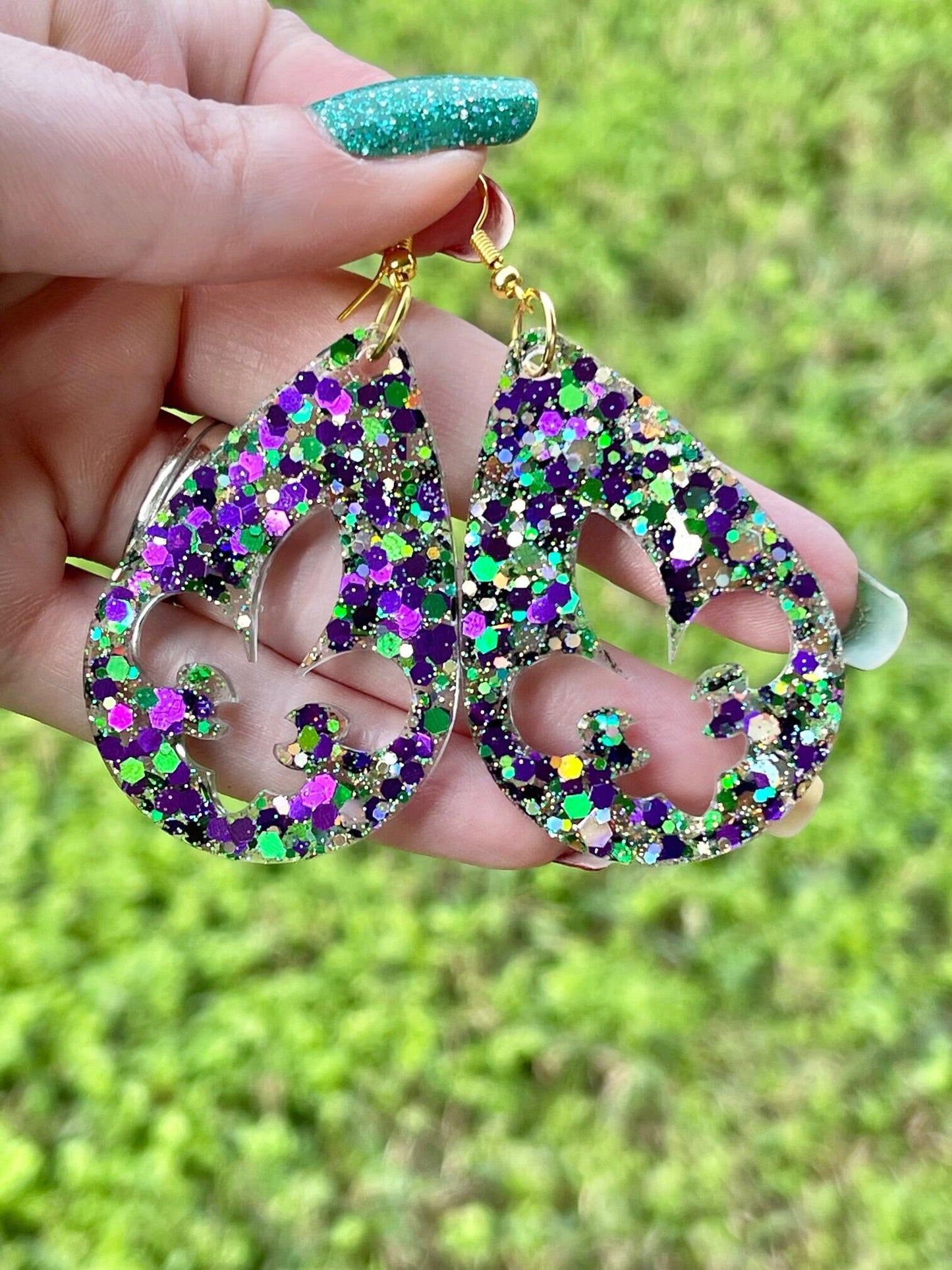 Teardrop with fleur de lis cutout - Mardi Gras resin earrings - Fat Tuesday - handcrafted